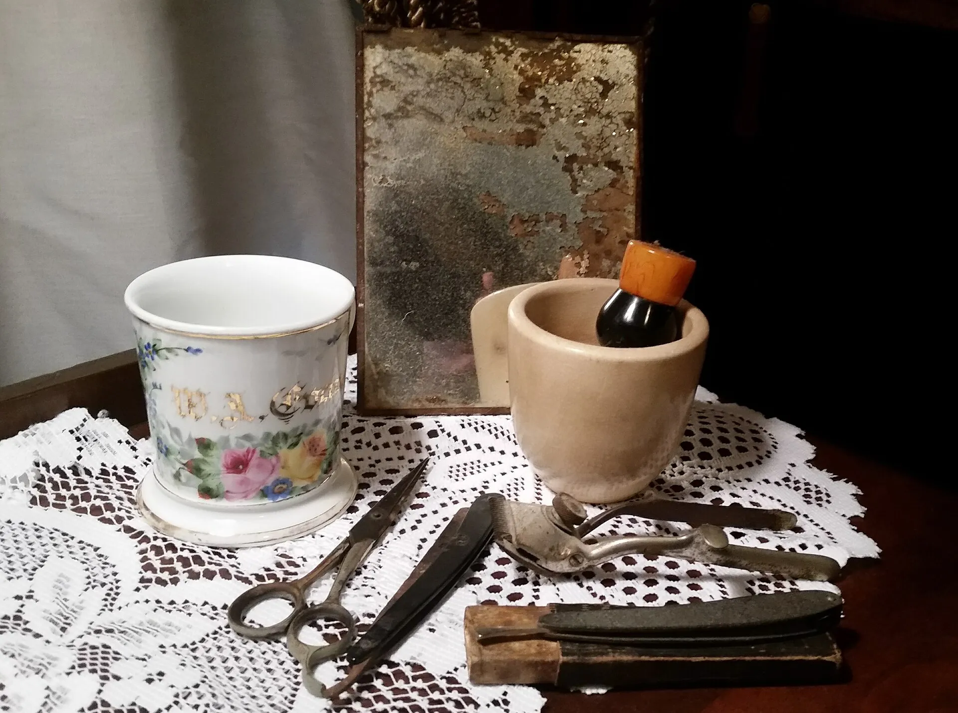 Detalle de herramientas de barbería antiguas